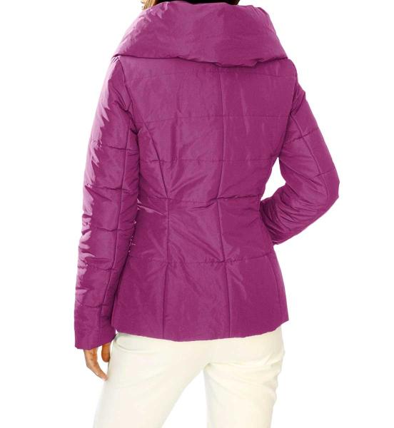 Figurbetonte Steppjacke für Damen in Beere